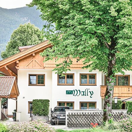 Ferienwohnungen "Zur Wally" การ์มิช-พาร์เทนเคียร์เชน ภายนอก รูปภาพ