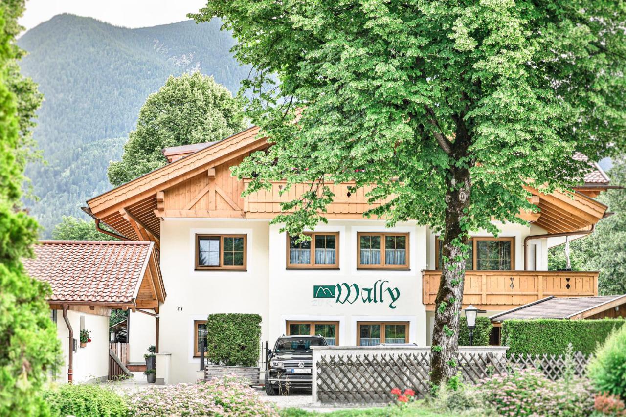 Ferienwohnungen "Zur Wally" การ์มิช-พาร์เทนเคียร์เชน ภายนอก รูปภาพ